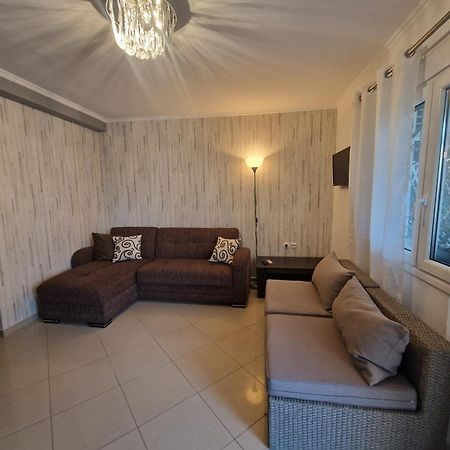 Iro Apartments Néa Péramos Eksteriør bilde
