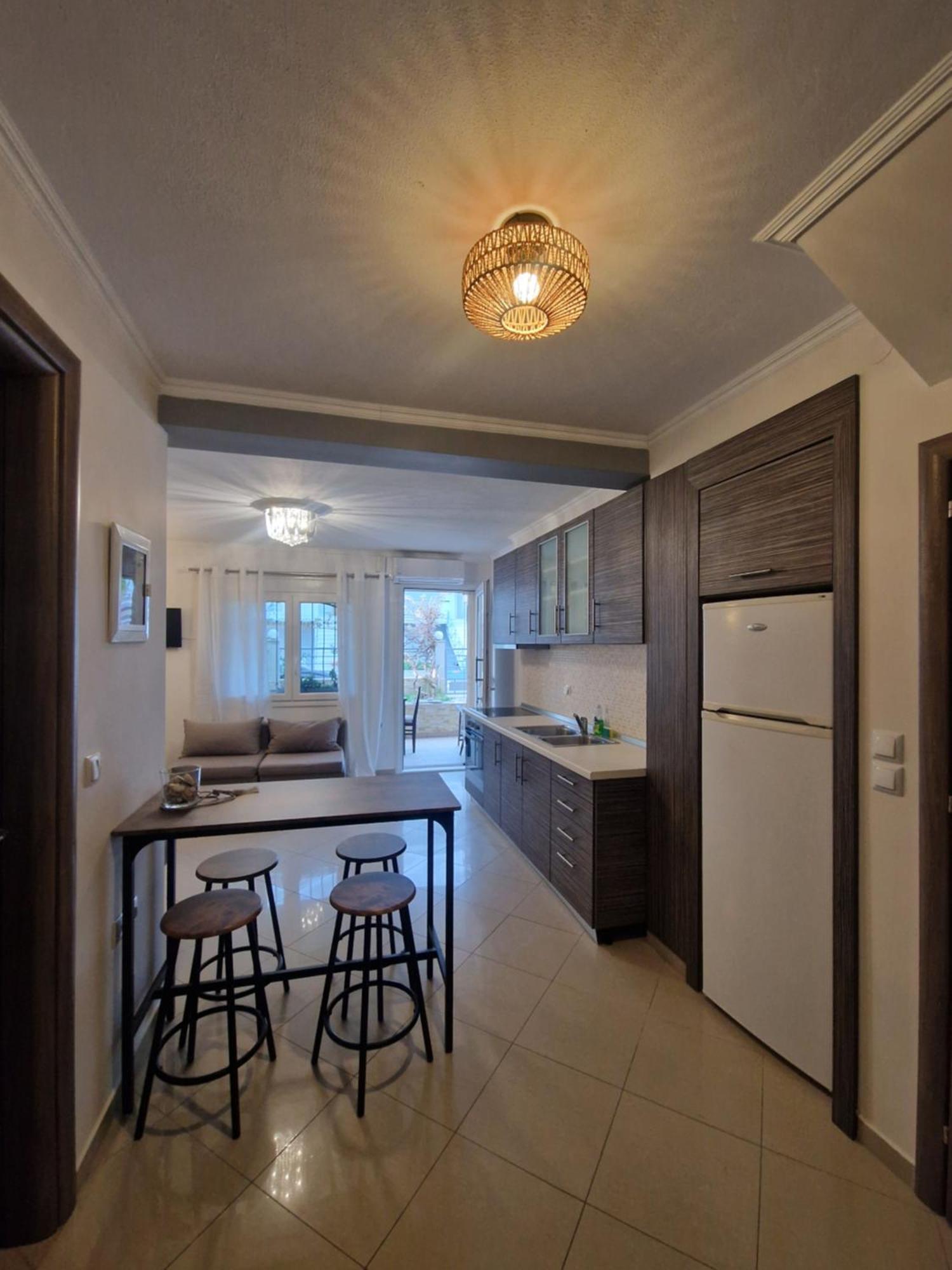 Iro Apartments Néa Péramos Eksteriør bilde